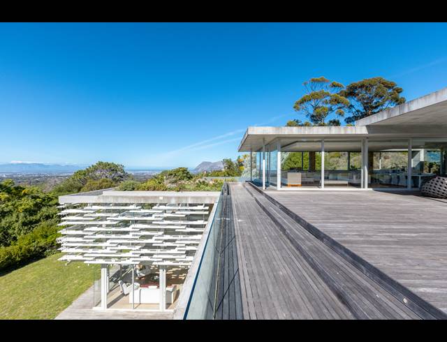 5 BEDROOM FREEHOLD TO LET IN CONSTANTIA